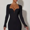 Vestito corto aderente con cut-out a forma di cuore Adelia in nero Vestito corto aderente con cut-out a forma di cuore Adelia in nero