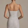 Vestito corto aderente con decorazioni Aellin in bianco Vestito corto aderente con decorazioni Aellin in bianco
