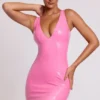 Vestito corto aderente con scollo a V in vinile Allani, colore rosa Vestito corto aderente con scollo a V in vinile Allani, colore rosa