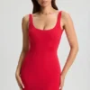 Vestito corto aderente con scollo posteriore Evie in rosso ciliegia Vestito corto aderente con scollo posteriore Evie in rosso ciliegia
