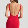 Vestito corto aderente con scollo posteriore Evie in rosso ciliegia Vestito corto aderente con scollo posteriore Evie in rosso ciliegia