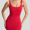 Vestito corto aderente con scollo posteriore Evie in rosso ciliegia Vestito corto aderente con scollo posteriore Evie in rosso ciliegia
