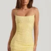 Vestito corto aderente con scollo rotondo decorato Lunetta in giallo Vestito corto aderente con scollo rotondo decorato Lunetta in giallo