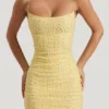 Vestito corto aderente con scollo rotondo decorato Lunetta in giallo Vestito corto aderente con scollo rotondo decorato Lunetta in giallo