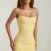 Vestito corto aderente con scollo rotondo decorato Lunetta in giallo Vestito corto aderente con scollo rotondo decorato Lunetta in giallo