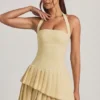 Vestito corto asimmetrico a strati con scollo all’americana Rosaria in giallo pastello