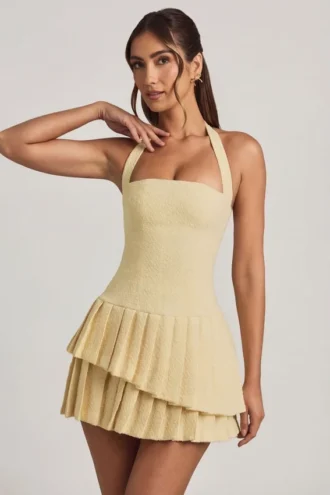 Vestito corto asimmetrico a strati con scollo all’americana Rosaria in giallo pastello