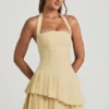 Vestito corto asimmetrico a strati con scollo all’americana Rosaria in giallo pastello