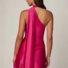 Vestito corto asimmetrico con dettaglio a sciarpa Kiraz in rosa shocking