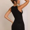 Vestito corto Cassis con scollo a V decorato, nero Vestito corto Cassis con scollo a V decorato, nero