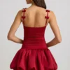 Vestito corto Cirilla con fiocco e orlo a palloncino arricciato in rosso vero Vestito corto Cirilla con fiocco e orlo a palloncino arricciato in rosso vero