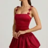 Vestito corto Cirilla con fiocco e orlo a palloncino arricciato in rosso vero Vestito corto Cirilla con fiocco e orlo a palloncino arricciato in rosso vero
