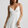Vestito corto con allacciatura in vita bassa Daria in bianco Vestito corto con allacciatura in vita bassa Daria in bianco