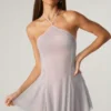 Vestito corto con allacciatura sul retro in pizzo decorato Juni, colore argento Vestito corto con allacciatura sul retro in pizzo decorato Juni, colore argento
