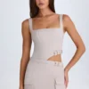 Vestito corto con cintura e cut-out Acadia in color tortora Vestito corto con cintura e cut-out Acadia in color tortora