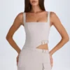 Vestito corto con cintura e cut-out Acadia in color tortora Vestito corto con cintura e cut-out Acadia in color tortora