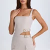 Vestito corto con cintura e cut-out Acadia in color tortora Vestito corto con cintura e cut-out Acadia in color tortora
