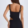 Vestito corto con cintura e cut-out Acadia in nero Vestito corto con cintura e cut-out Acadia in nero
