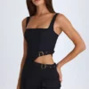Vestito corto con cintura e cut-out Acadia in nero Vestito corto con cintura e cut-out Acadia in nero
