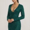 Vestito corto con collo a cappuccio decorato Arlowe in verde acqua Vestito corto con collo a cappuccio decorato Arlowe in verde acqua