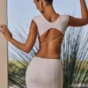 Vestito corto con cut-out e allacciatura Addison in bianco Vestito corto con cut-out e allacciatura Addison in bianco