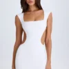 Vestito corto con cut-out e allacciatura Addison in bianco Vestito corto con cut-out e allacciatura Addison in bianco