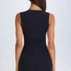 Vestito corto con cut-out intrecciato Parina in nero Vestito corto con cut-out intrecciato Parina in nero