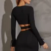 Vestito corto con maniche lunghe e cut-out Enya in nero Vestito corto con maniche lunghe e cut-out Enya in nero