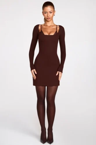 Vestito corto con reggiseno allacciato a maniche lunghe in modal a coste Caris, color cioccolato