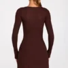 Vestito corto con reggiseno allacciato a maniche lunghe in modal a coste Caris, color cioccolato Vestito corto con reggiseno allacciato a maniche lunghe in modal a coste Caris, color cioccolato