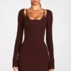Vestito corto con reggiseno allacciato a maniche lunghe in modal a coste Caris, color cioccolato Vestito corto con reggiseno allacciato a maniche lunghe in modal a coste Caris, color cioccolato