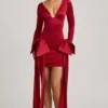 Vestito corto con ruches e fiocco Karelyn in rosso vero Vestito corto con ruches e fiocco Karelyn in rosso vero