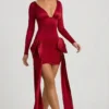 Vestito corto con ruches e fiocco Karelyn in rosso vero Vestito corto con ruches e fiocco Karelyn in rosso vero