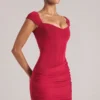Vestito corto con scollo a cuore Alva in rosso ciliegia Vestito corto con scollo a cuore Alva in rosso ciliegia