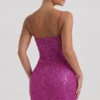 Vestito corto con scollo a cuore decorato Mischa in magenta Vestito corto con scollo a cuore decorato Mischa in magenta