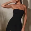 Vestito corto con scollo a fascia Brielle in nero Vestito corto con scollo a fascia Brielle in nero