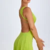 Vestito corto con scollo a V e cut-out Kalista in verde lime Vestito corto con scollo a V e cut-out Kalista in verde lime