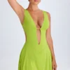 Vestito corto con scollo a V e cut-out Kalista in verde lime Vestito corto con scollo a V e cut-out Kalista in verde lime