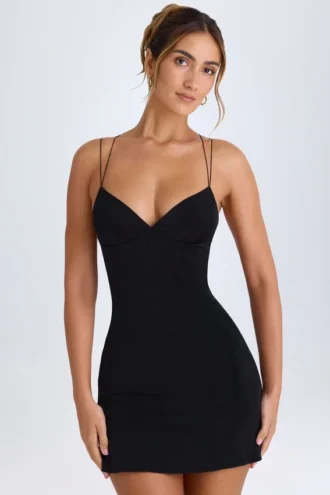Vestito corto con scollo all’americana e dettagli con cinturini Tesni in nero