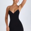 Vestito corto con scollo all’americana e dettagli con cinturini Tesni in nero Vestito corto con scollo all’americana e dettagli con cinturini Tesni in nero