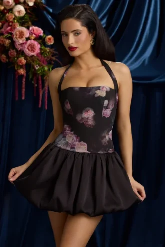 Vestito corto con scollo all’americana e orlo a palloncino allacciato Ludmila in stampa floreale nera