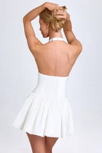 vestito corto con scollo all americana e pieghe jessalie in bianco 2 330x495 - Vestito corto con scollo all'americana e pieghe Jessalie in bianco