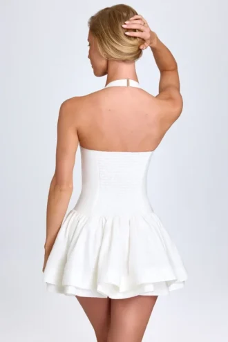 Vestito corto con scollo all’americana e ruches Maybelle in bianco
