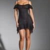 Vestito corto con spalle scoperte e decorazioni Beaufort in nero Vestito corto con spalle scoperte e decorazioni Beaufort in nero
