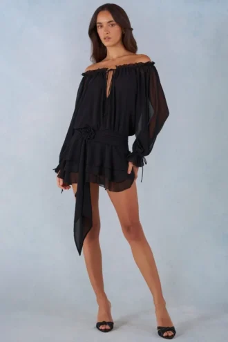 Vestito corto con spalle scoperte e maniche a palloncino Alessia in nero