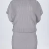 Vestito corto con spalle scoperte e maniche a pipistrello Amanita in argento Vestito corto con spalle scoperte e maniche a pipistrello Amanita in argento