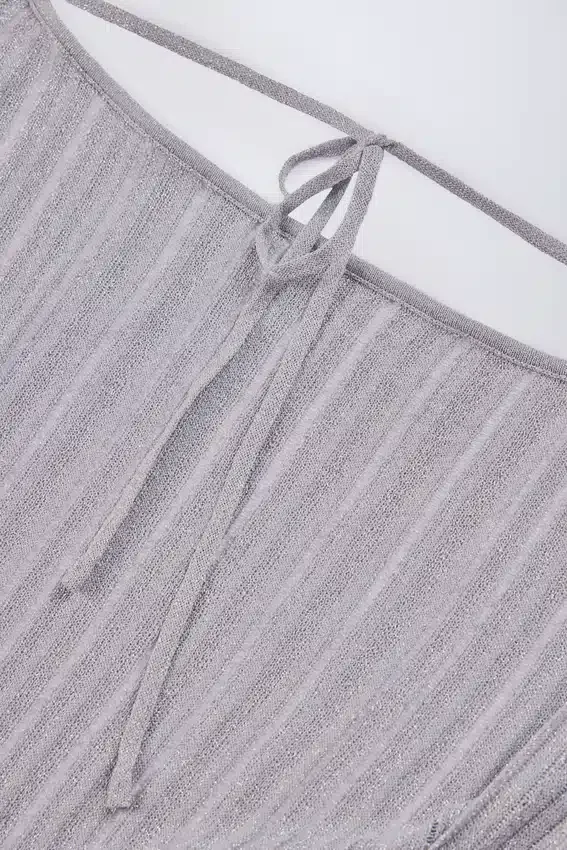 Vestito corto con spalle scoperte e maniche a pipistrello Amanita in argento Vestito corto con spalle scoperte e maniche a pipistrello Amanita in argento