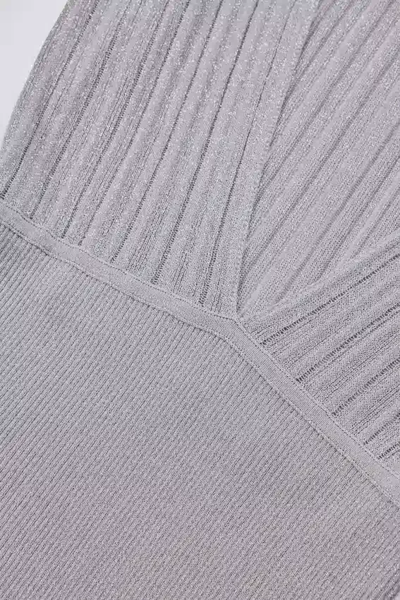 Vestito corto con spalle scoperte e maniche a pipistrello Amanita in argento Vestito corto con spalle scoperte e maniche a pipistrello Amanita in argento