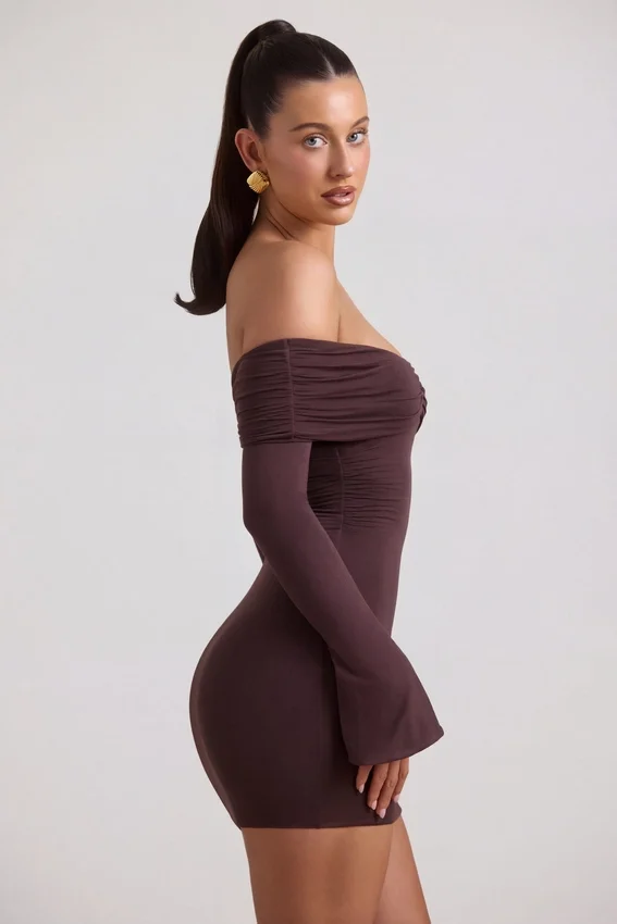 Vestito corto con spalle scoperte e ruches in misto modal-cashmere Thais, colore Espresso Vestito corto con spalle scoperte e ruches in misto modal-cashmere Thais, colore Espresso