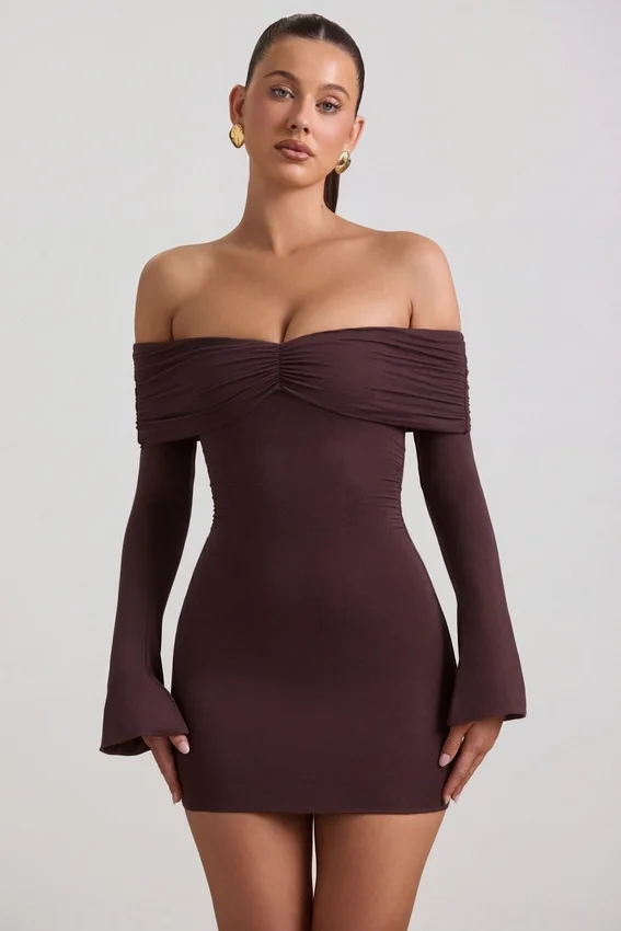 Vestito corto con spalle scoperte e ruches in misto modal-cashmere Thais, colore Espresso Vestito corto con spalle scoperte e ruches in misto modal-cashmere Thais, colore Espresso